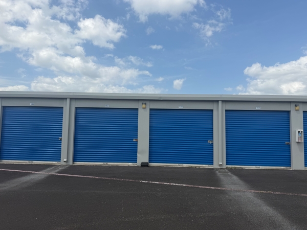 Facility photo: //images.sparefoot.com/medium/2458796a394f2bb442c.jpg