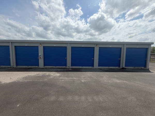 Facility photo: //images.sparefoot.com/medium/2458796a394f5582a50.jpg
