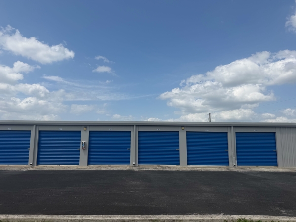 Facility photo: //images.sparefoot.com/medium/2458796a394f6468002.jpg
