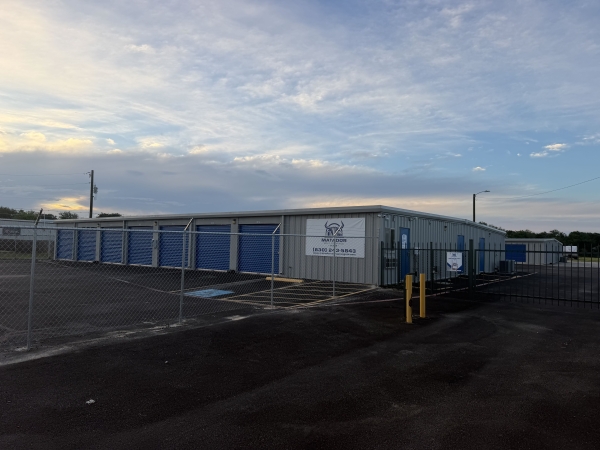 Facility photo: //images.sparefoot.com/medium/2458796a394f7c665f1.jpg