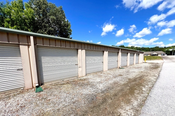 Facility photo: //images.sparefoot.com/medium/2459126a209ecd92243.jpg