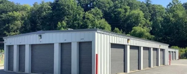 Facility photo: //images.sparefoot.com/medium/2459226a21f02722914.jpg