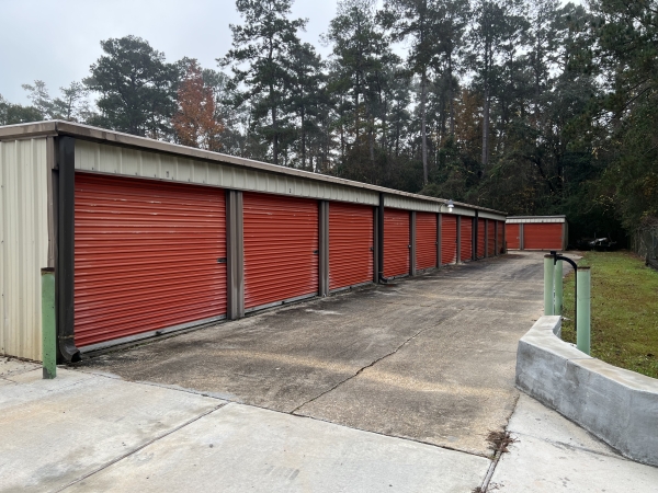 Facility photo: //images.sparefoot.com/medium/2459316a26d0b1bfdd0.jpg