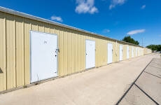 Facility photo: //images.sparefoot.com/medium/2459396a283a0215eee.jpg