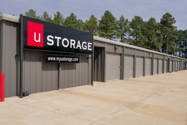 Facility photo: //images.sparefoot.com/medium/2459406a27190155bd5.jpg