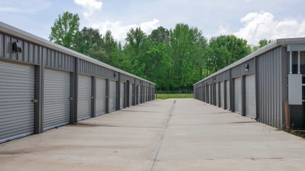 Facility photo: //images.sparefoot.com/medium/2459406a271953dff2f.jpg