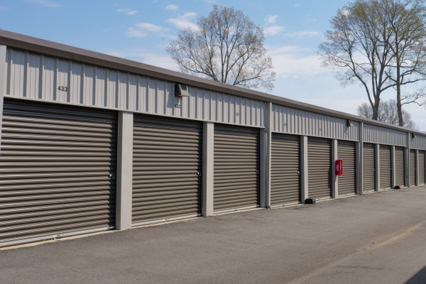 Facility photo: //images.sparefoot.com/medium/2459416a2738429fb6a.jpg