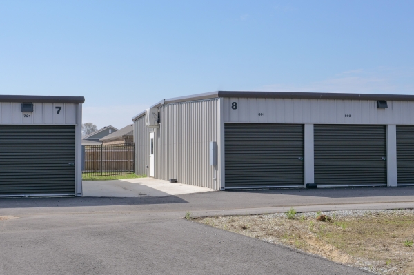 Facility photo: //images.sparefoot.com/medium/2459416a27384c9bd5e.jpg