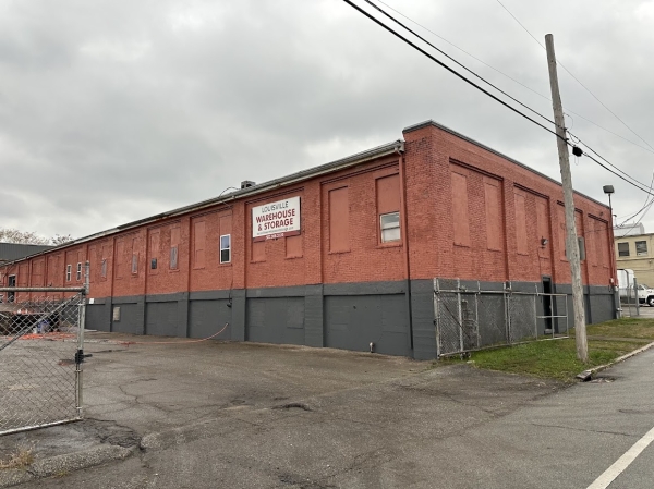 Facility photo: //images.sparefoot.com/medium/2459476a283a8c8cc20.jpg