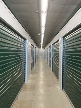 Facility photo: //images.sparefoot.com/medium/2459676a2ca080e00fc.jpg