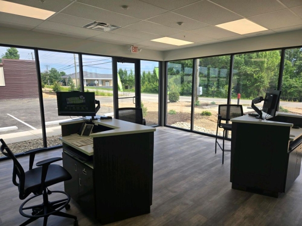 Facility photo: //images.sparefoot.com/medium/2459766a2aa452e6b6d.jpg