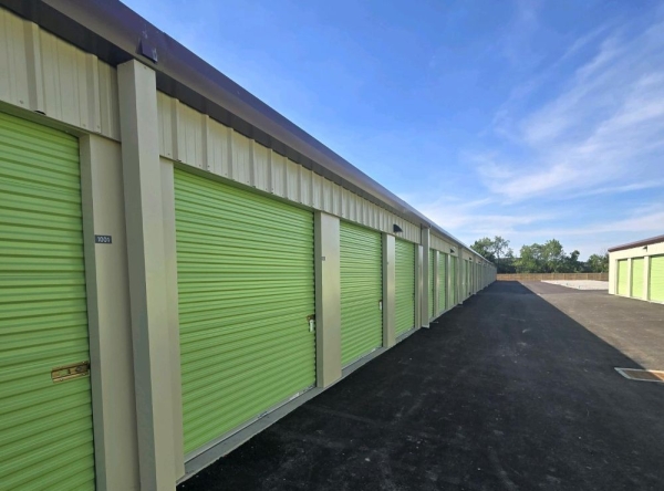 Facility photo: //images.sparefoot.com/medium/2459766a2aa4542cba5.jpg