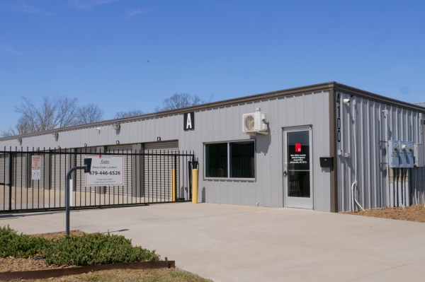 Facility photo: //images.sparefoot.com/medium/2459786a2abe6a84389.jpg
