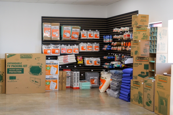 Facility photo: //images.sparefoot.com/medium/2459806a2acb127e705.jpg
