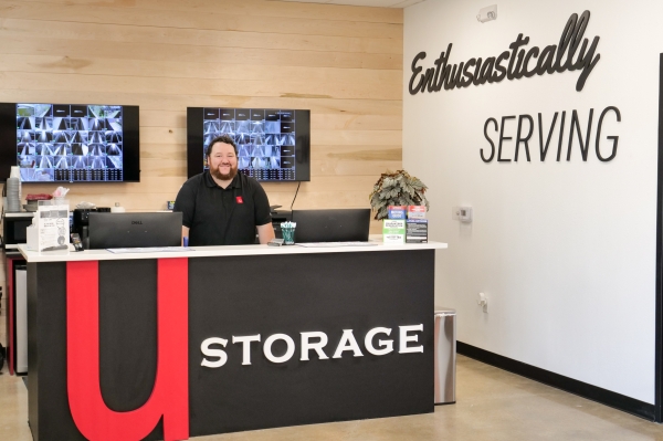 Facility photo: //images.sparefoot.com/medium/2459806a2acb2976dbe.jpg