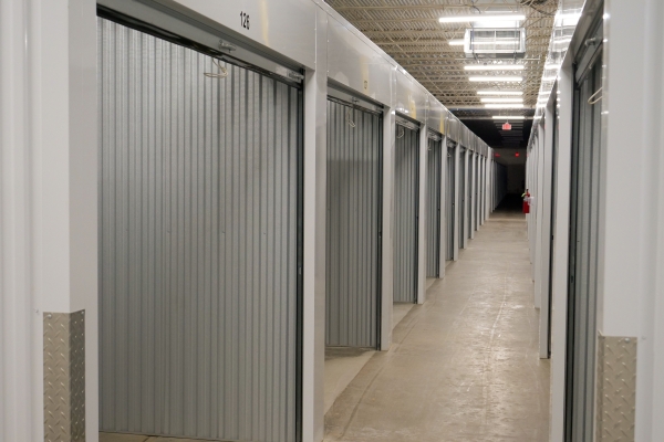 Facility photo: //images.sparefoot.com/medium/2459806a2acb436b02a.jpg