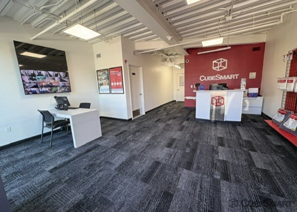 Facility photo: //images.sparefoot.com/medium/2459846a33b15d166e4.jpg