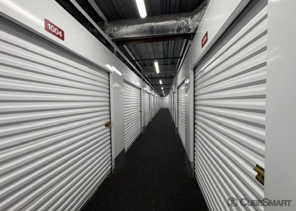 Facility photo: //images.sparefoot.com/medium/2459846a33b15e92c42.jpg