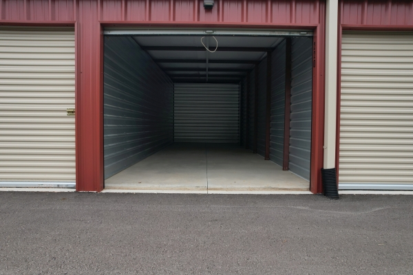 Facility photo: //images.sparefoot.com/medium/2460146a3c437b29ecc.jpg