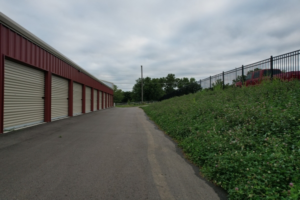 Facility photo: //images.sparefoot.com/medium/2460146a3c450678e34.jpg