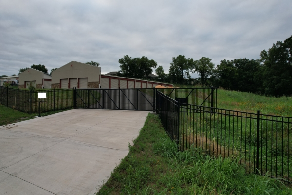 Facility photo: //images.sparefoot.com/medium/2460146a3c497ad4404.jpg