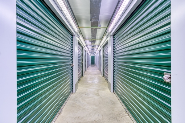 Facility photo: //images.sparefoot.com/medium/2460216a3af07c4a687.jpg