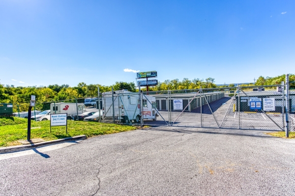 Facility photo: //images.sparefoot.com/medium/2460216a3af07d5d948.jpg