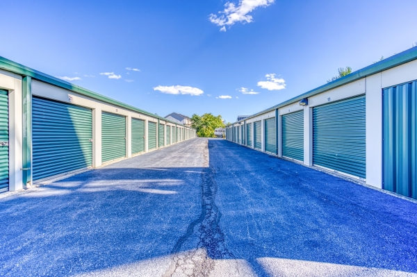 Facility photo: //images.sparefoot.com/medium/2460216a3af083420d6.jpg