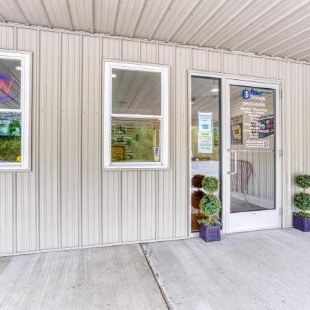 Facility photo: //images.sparefoot.com/medium/2460226a3ebf63b6267.jpg