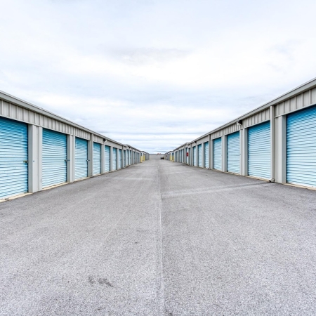 Facility photo: //images.sparefoot.com/medium/2460236a42c51d39826.jpg