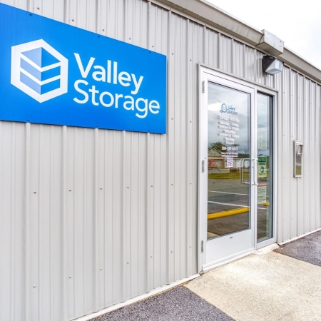 Facility photo: //images.sparefoot.com/medium/2460236a42c5227f5f6.jpg