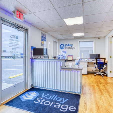 Facility photo: //images.sparefoot.com/medium/2460236a42c524bd80a.jpg