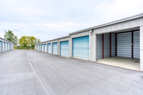Facility photo: //images.sparefoot.com/medium/2460236a42c52c598e8.jpg