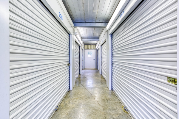 Facility photo: //images.sparefoot.com/medium/2460266a4673ee35652.jpg