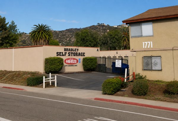 Facility photo: //images.sparefoot.com/medium/2460326a35b4f127f9c.png