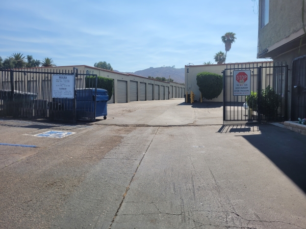 Facility photo: //images.sparefoot.com/medium/2460326a35b4f630033.jpg