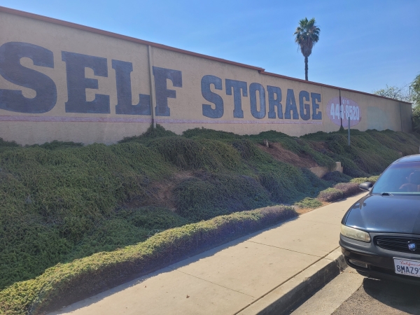 Facility photo: //images.sparefoot.com/medium/2460326a35b4f88c0ca.jpg