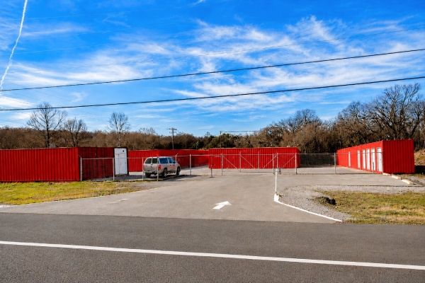 Facility photo: //images.sparefoot.com/medium/2460476a397899f0bd7.jpg