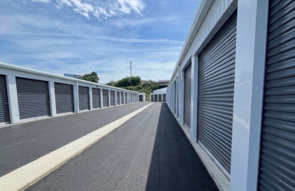 Facility photo: //images.sparefoot.com/medium/2460486a34335651e96.jpg
