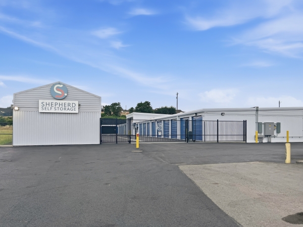 Facility photo: //images.sparefoot.com/medium/2460486a42d91d06232.jpg