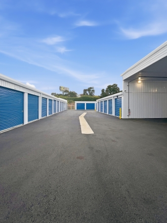 Facility photo: //images.sparefoot.com/medium/2460486a42d929d7e36.jpg