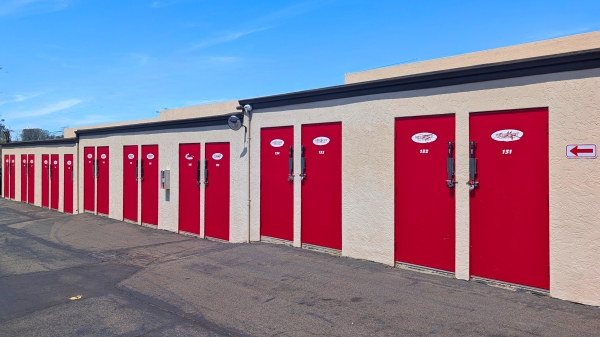 Facility photo: //images.sparefoot.com/medium/2460676a3d38a7ed3d0.jpg