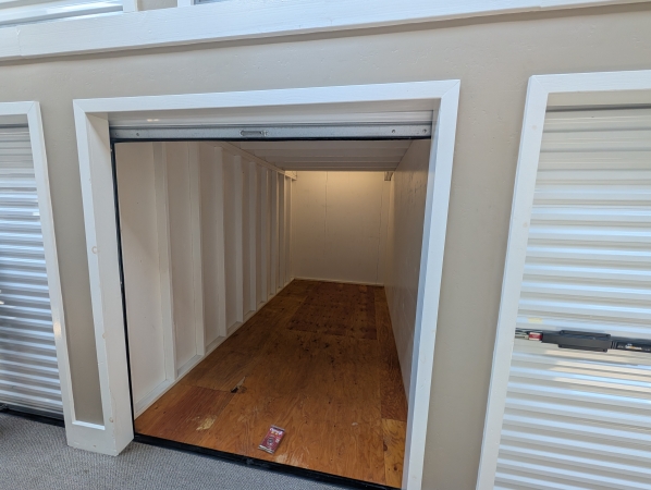 Facility photo: //images.sparefoot.com/medium/2460706a3d3b0080fa2.jpg