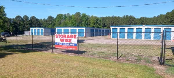 Facility photo: //images.sparefoot.com/medium/2460736a3c529e7eb4a.jpg