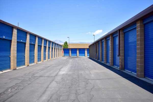 Facility photo: //images.sparefoot.com/medium/2460856a3add643bdbe.jpg