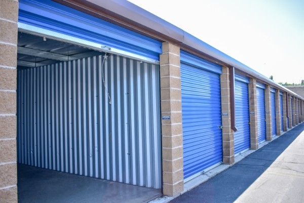 Facility photo: //images.sparefoot.com/medium/2460856a3add70d7965.jpg