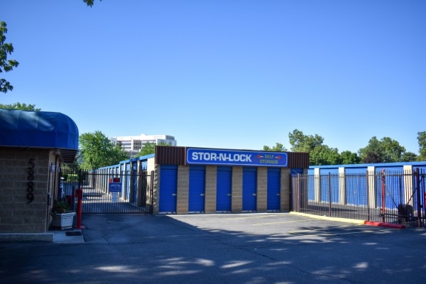 Facility photo: //images.sparefoot.com/medium/2460886a3ae8c32821e.jpg