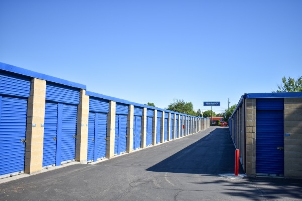 Facility photo: //images.sparefoot.com/medium/2460886a3ae8c7da9f3.jpg