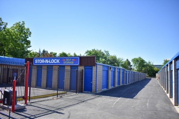 Facility photo: //images.sparefoot.com/medium/2460886a3ae8cc716bb.jpg