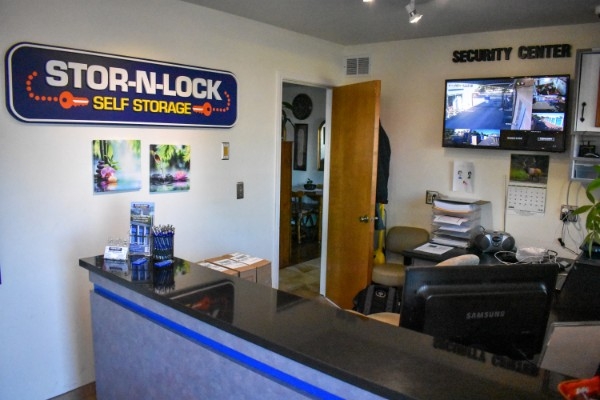Facility photo: //images.sparefoot.com/medium/2460886a3ae8ce6b4ac.jpg